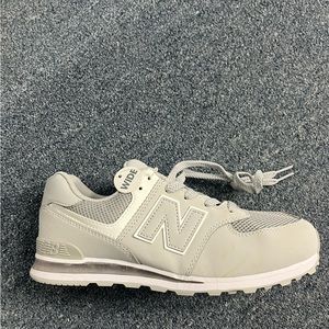 New Balance Gray/Sparkle Sneaker Size 5.5 Y wide (Women’s 7 wide)